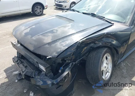 2002 Ford Mustang z USA, uszkodzony, nr VIN 1FAFP44402F134569